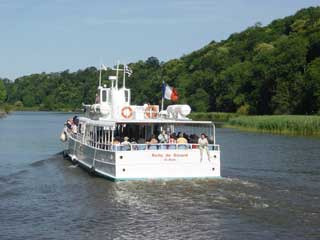 The French ensign gives away the location of this Thames lookalike