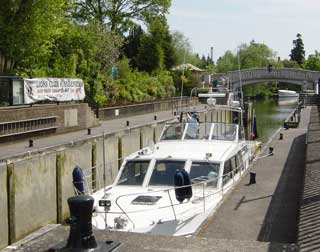 Waiting in Boulter's Lock for the end of the lock keepers lunch