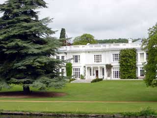 The immaculate grounds of Henley Management College