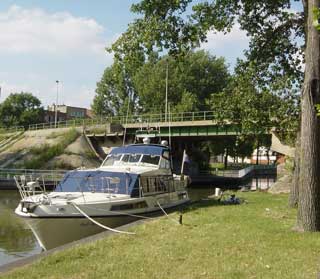 Our unusual mooring at Pont de la Petite Ile