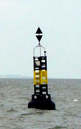 Ouistreham ECM at the start of the entrance channel