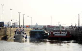 Leaving the huge Royersluis basin at Antwerp