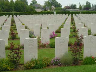 An English garden atmostphere at the Commonwealth cemetery