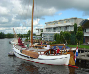 Boats stop for lunch at Earnewald's Hotel Princenhof