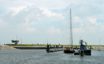Leisure boats take the new naviduct lock