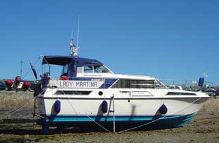 Most of the weight is taken on the keel, with the legs providing lateral stability