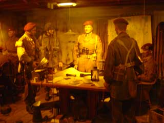 Major-General Urquhart outlines his plan for the Allied retreat