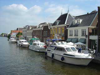The handy free ANWB moorings north of the Alphensebrug