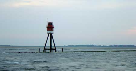 The Fischerbalje beacon marks the end of the training wall