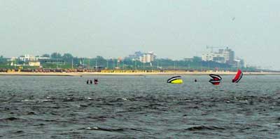 Guys are swimming, guys are sailing...hardy parasailors off Cuxhaven