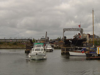 TimChris & Virginia Lady make their way through the bridges into Lake Lothing