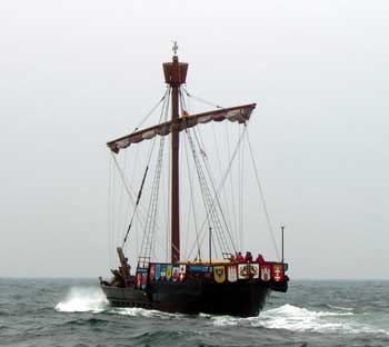 An unusual companion leaving Helgoland