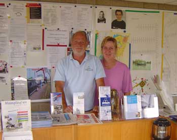 The helpful harbour masters at YH Stevensweert